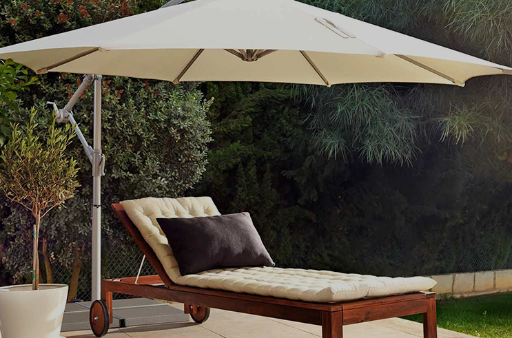 Paano nakakaapekto ang materyal ng mga payong ng patio at proteksyon ng araw?